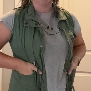 Green Utility Women's Vest with Zipper and Pockets